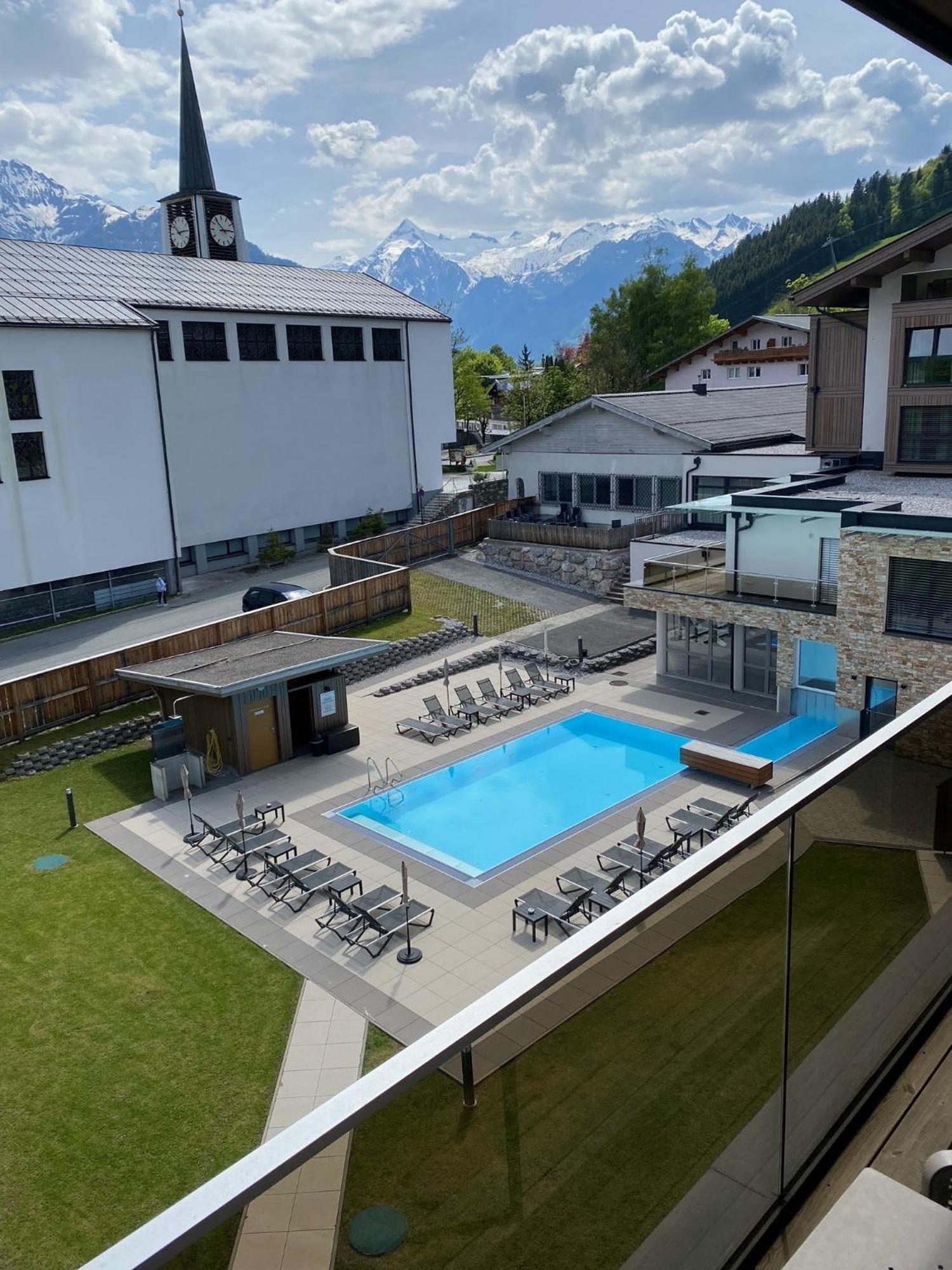 - Zell Am *